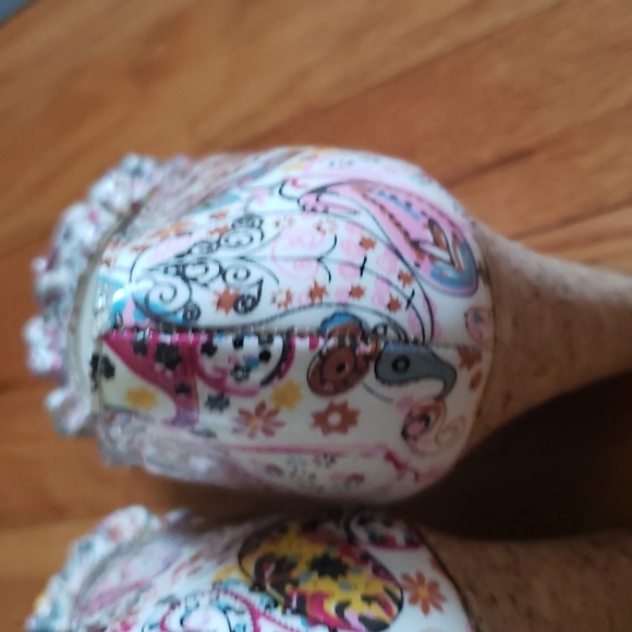 Steve Madden Wedge heels size 8M with paisley design - Picture 7 of 8